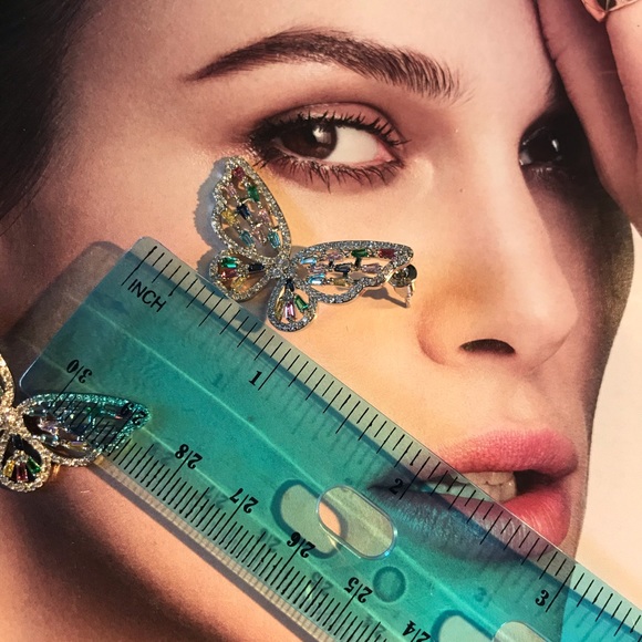 🌟 Beautiful White Gold Plated Butterflies Earrings - Picture 5 of 6